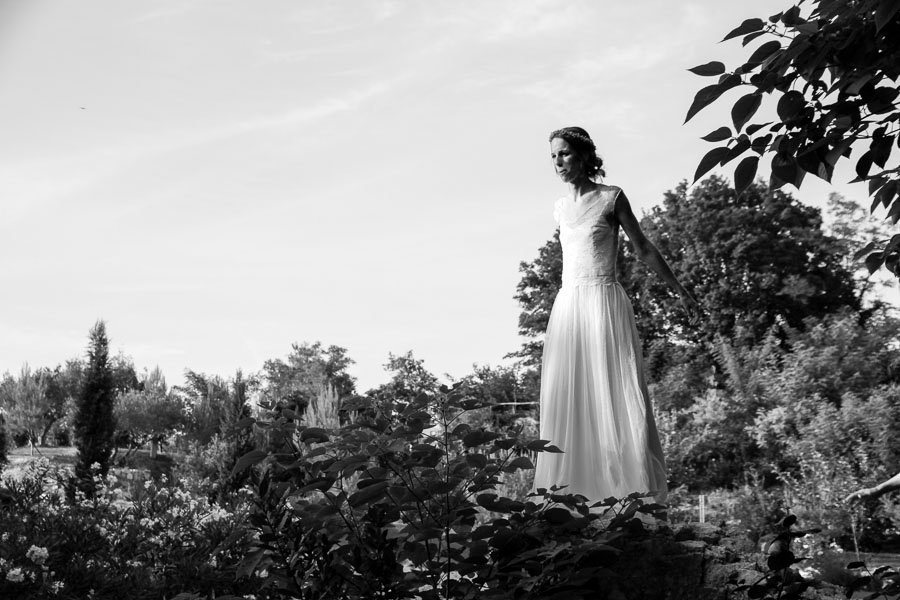 La mariée a quelque-chose à nous dire. photographie de mariage